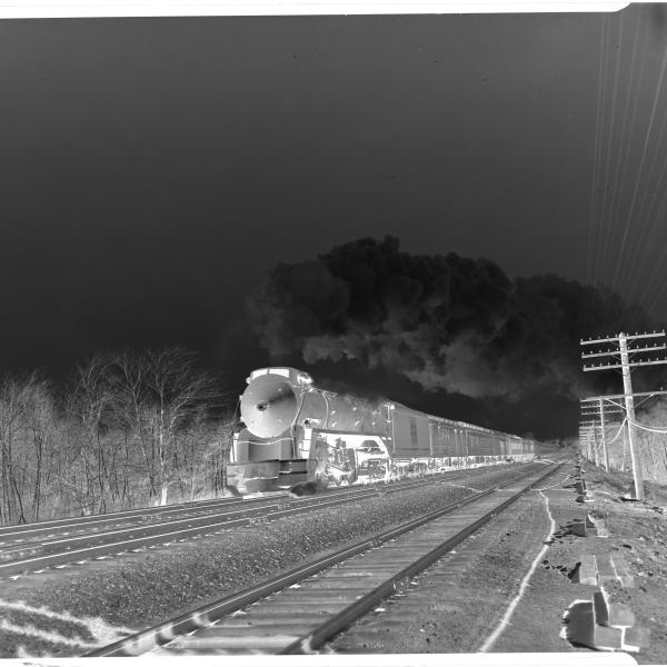 The Yankee Clipper westbound out of New London at Miners Lane with 17 cars